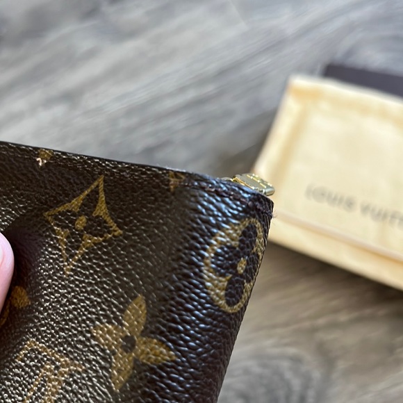 Louis Vuitton compact wallet. - Picture 12 of 13